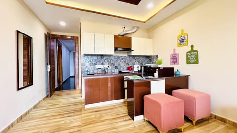 Superior Studio, 1 King Bed | Private kitchen | Electric kettle