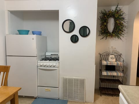 Studio | Private kitchen | Fridge, oven, coffee/tea maker, toaster