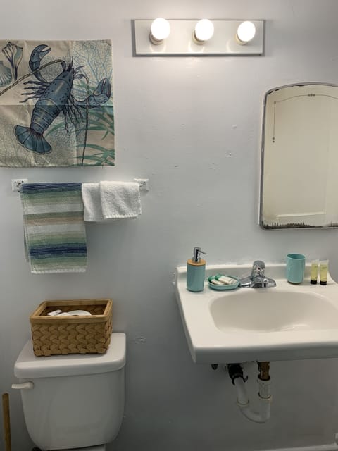 Studio | Bathroom | Towels, shampoo