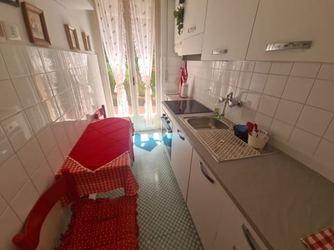 Classic Apartment | Private kitchen | Full-size fridge, microwave, oven, espresso maker