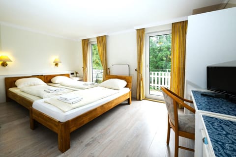 Triple Room | Free WiFi, bed sheets