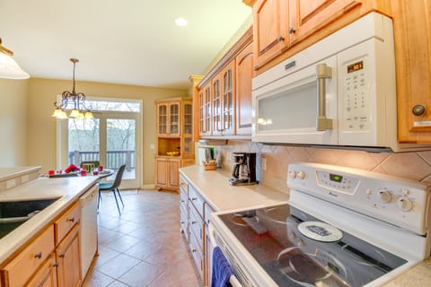 House (3 Bedrooms) | Private kitchen | Microwave, oven, stovetop, dishwasher