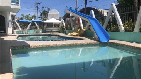 2 outdoor pools, sun loungers