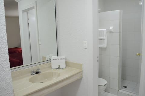 Room | Bathroom | Free toiletries, hair dryer, towels