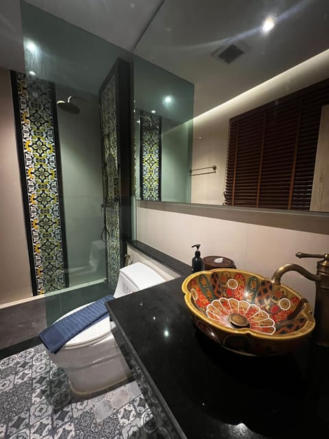 Premium Double Room | Bathroom | Shower, towels