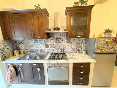 Apartment, 2 Bedrooms, Balcony, Garden View | Private kitchen