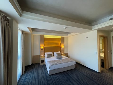 Premium bedding, minibar, in-room safe, desk