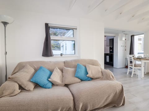 Cottage | Living area