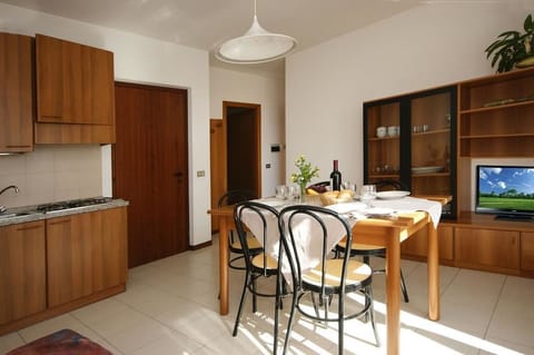 Apartment, 2 Bedrooms | Private kitchen