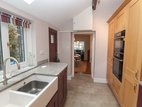 Cookware/dishes/utensils