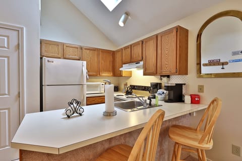 Condo, 2 Bedrooms | Private kitchen | Fridge, oven, coffee/tea maker, toaster