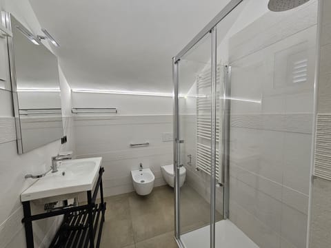 Classic Triple Room | Bathroom | Hair dryer, bathrobes, towels, soap