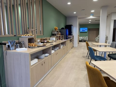 Daily buffet breakfast (EUR 12 per person)