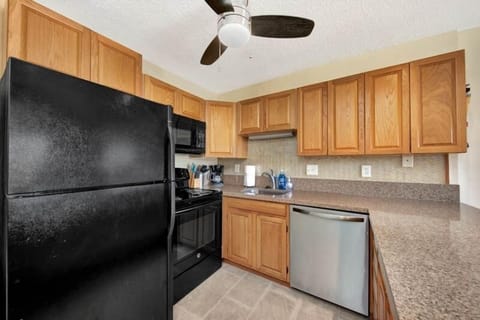 Condo, 2 Bedrooms | Private kitchen | Fridge, oven, coffee/tea maker, toaster