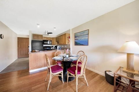 Condo, 2 Bedrooms | Dining