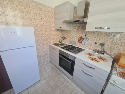 City House | Private kitchen | Full-size fridge, microwave, oven, dishwasher