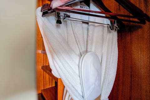 Superior Double Room | Desk, iron/ironing board, free cribs/infant beds, rollaway beds