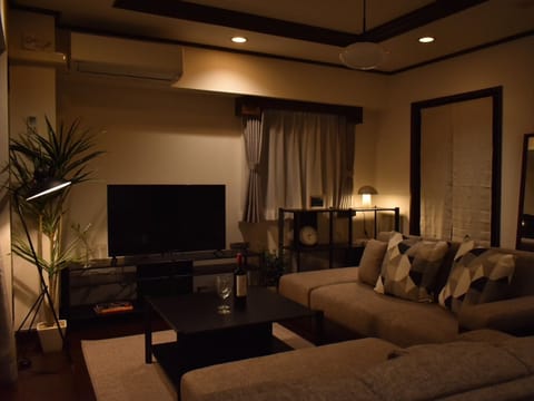 Basic Apartment | Living area