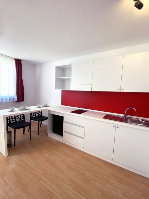 Standard Penthouse | Private kitchen | Mini-fridge, microwave