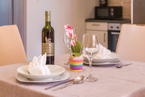 Classic Apartment | In-room dining