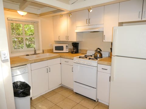 Dolores Cottage II, 3 Bedrooms, Full Kitchen	(Not Pet Friendly) | Private kitchen | Fridge