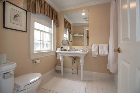 King Bed Suite #4 with Sleeper Sofa, Soaking tub with Shower, Water Views | Bathroom | Rainfall showerhead, free toiletries, hair dryer, towels