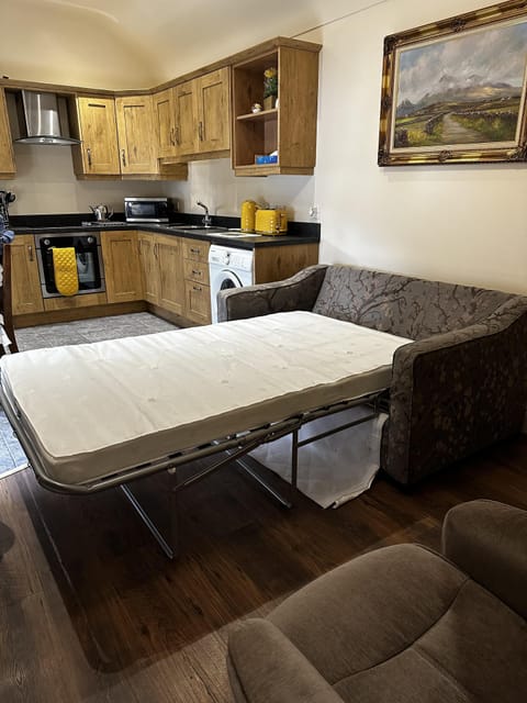 House | Private kitchen | Fridge, microwave, oven, stovetop