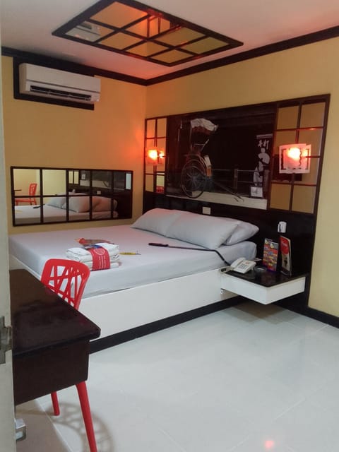 Executive Room, 1 Queen Bed | Free WiFi