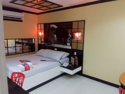 Executive Room, 1 Queen Bed | Free WiFi