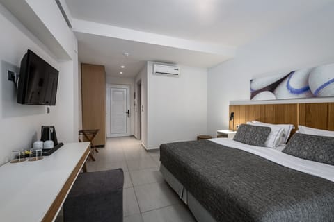 Superior Double Room | 1 bedroom, premium bedding, minibar, in-room safe