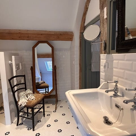 Deluxe Apartment, Valley View, Annex Building | Bathroom | Hair dryer, towels, soap, toilet paper