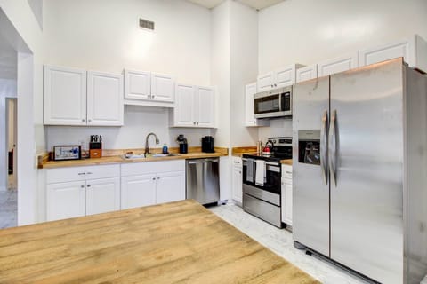 House (3 Bedrooms) | Private kitchen | Microwave, oven, stovetop, dishwasher