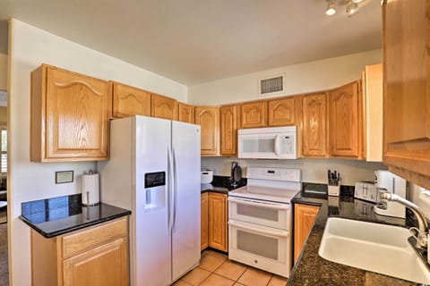 House (3 Bedrooms) | Private kitchen | Microwave, oven, stovetop, dishwasher