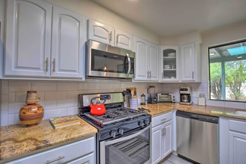 House (3 Bedrooms) | Private kitchen | Microwave, oven, stovetop, dishwasher