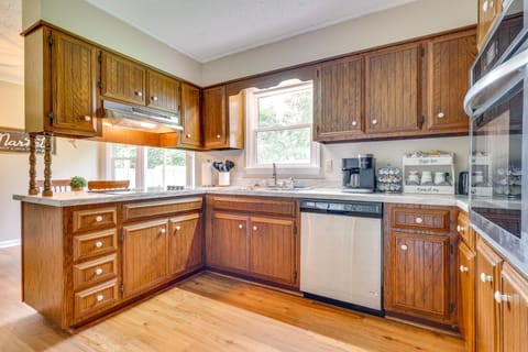 House (3 Bedrooms) | Private kitchen | Microwave, oven, stovetop, dishwasher