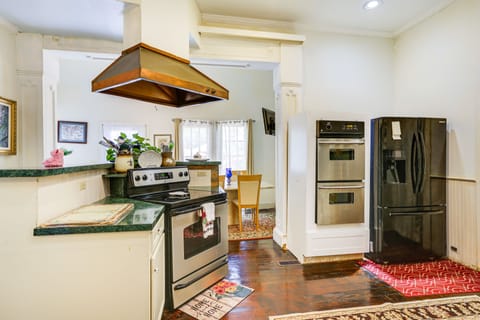 House (3 Bedrooms) | Private kitchen | Microwave, oven, stovetop, dishwasher