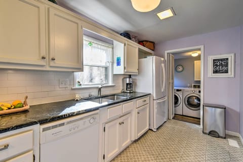 House (2 Bedrooms) | Private kitchen | Microwave, oven, stovetop, dishwasher