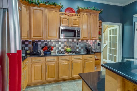 House (5 Bedrooms) | Private kitchen | Oven, stovetop, dishwasher, blender