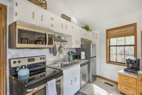 Cottage (1 Bedroom) | Private kitchen | Microwave, oven, stovetop, dishwasher