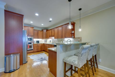 Apartment (3 Bedrooms) | Private kitchen | Microwave, oven, stovetop, dishwasher