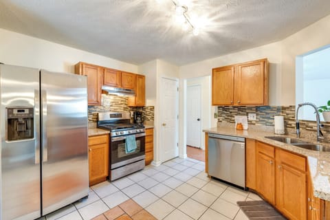 House (3 Bedrooms) | Private kitchen | Microwave, oven, stovetop, dishwasher