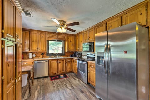 House (3 Bedrooms) | Private kitchen | Microwave, oven, stovetop, dishwasher