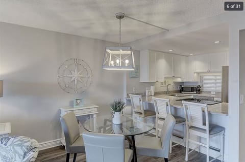 Premier Condo | Dining room