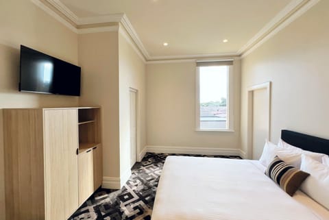 Two Queen Rooms with Ensuites | Pillowtop beds, free WiFi, bed sheets