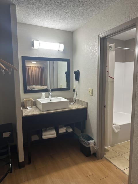 Deluxe Room, 2 Double Beds, Non Smoking | Bathroom | Combined shower/tub, free toiletries, hair dryer, towels