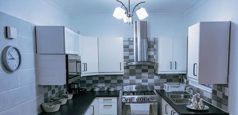 Apartment | Private kitchen | Fridge, microwave, oven, toaster oven