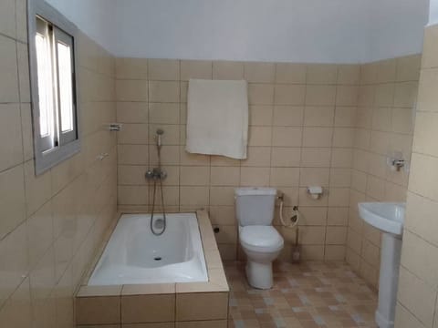 Classic Room | Bathroom | Free toiletries