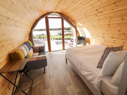 1 bedroom, individually decorated, individually furnished