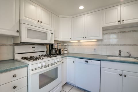 Apartment (2 Bedrooms) | Private kitchen | Paper towels