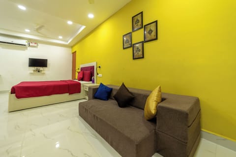 Family Studio | Living area | 32-inch LED TV with satellite channels